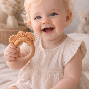 Anneau sensoriel bébé en bois et crochet
